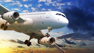 Panica la peste 10.000 de metri altitudine. Pilotul unui avion plin cu pasageri a murit in timpul zborului - Ce s-a intamplat in minutele urmatoare