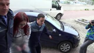 Primele imagini cu “mama monstru” din Botosani, cea care si-a aruncat copilul abia nascut in canal