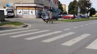 Romania, tara tuturor posibilitatilor - Cum explica edilii din Arad aceasta trecere de pietoni total anapoda