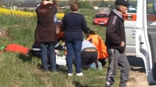 Copil de 4 ani, lovit mortal de tren. Bunicul face declaratii cutremuratoare: "I-am zis sa se culce. Cand m-am intors, era mort! Am luat copilul in brate, mort”