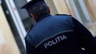 Doi politisti din Arad banuiti ca ar avea o plantatie de cannabis au fost retinuti de DIICOT