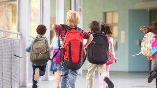 Vesti bune pentru mii de scolari. Ce vor primi elevii claselor II-VIII de la Ministerul Educatiei