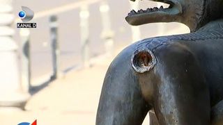 Statuia imparatului Traian din Bucuresti a fost vandalizata. Iata cum arata acum