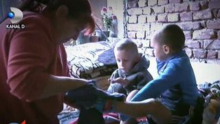 O copilarie chinuita, de asta au parte doi micuti din Timisoara. Sunt bolnavi, iar parintii sunt disperati sa stranga bani ca sa ii salveze