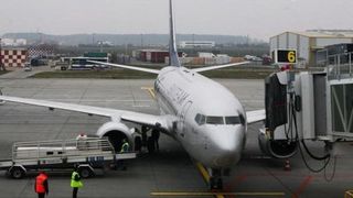 Panica pe aeroportul Otopeni! Un pasager a decedat in avion, inainte de decolare