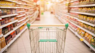 Neatentia la cumparaturi ne poate lasa cu un mare gol in buzunar! Pe raft e un pret, la casa era cat pe ce sa plateasca dublu!