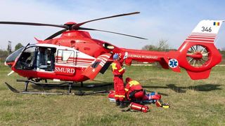 Copil de 3 ani in coma dupa ce a fost lovit de o masina in poarta gradinitei