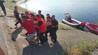 Un baiat de 15 ani a murit inecat intr-un lac, martor fiind un copil de sapte ani