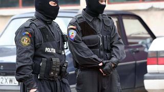Seful clanului "Butoane" a disparut, dupa perchezitiile DIICOT. 15 membrii ai clanului au fost retinuti
