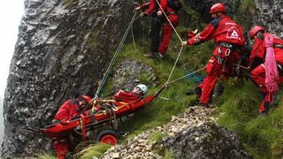 31 de elevi si 6 profesori sunt rataciti pe Rarau - Salvamontistii si jandarmii montani au plecat sa ii salveze - Doamne, sa nu fie vorba de vreo tragedie uriasa