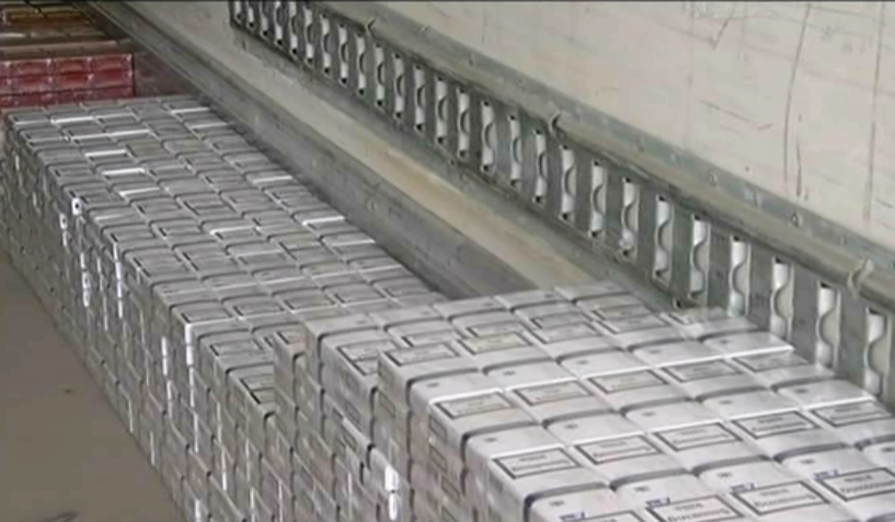 Peste un milion de tigari de contrabanda, descoperite de politisti in apropiere de Capitala. Unde erau ascunse