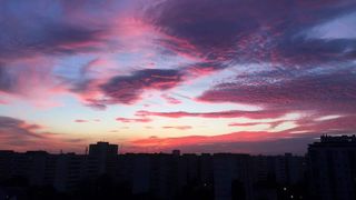 Bucurestenii au impanzit internetul cu imaginile astea inspaimantatoare cu cerul  - Oare ce urmeaza sa se intample de arata asa? - E infricosator