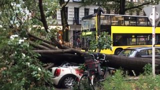 Sapte raniti, intre care o femeie insarcinata si un copil, intr-un accident produs pe DN 1, la Ciolpani