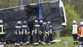 Accident mortal in Vrancea! O dubita si un autocar, plin cu 40 de oameni, s-au ciocnit - O persoana a murit