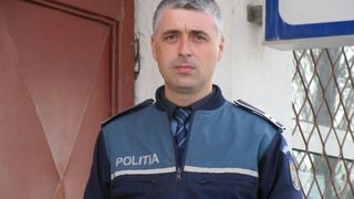 Un politist din Calarasi si-a pus viata in pericol pentru a salva trei sinucigasi: "Bausera soda caustica si s-au aruncat in apa"