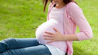 Caz SF in Dorohoi. O tanara de 16 ani este insarcinata desi este virgina! Cum e posibil asa ceva? Tatal copilului a recunoscut tot