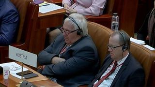 Filmul celei mai importante zi a Adunarii Parlamentare a NATO de la Bucuresti - Delegatii Austriei au adormit in timpul discursului lui Klaus Iohannis
