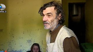 Au ajuns sa traiasca in ghena unui bloc de saracie! Drama acestor doi batrani din Bucuresti