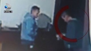 Un batran din Bistrita, dat disparut dupa ce casa lui a ars din temelii! Un cioban de 23 de ani i-a dat foc, apoi a disparut si el