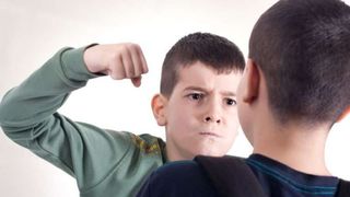 Un elev din Bucuresti a fugit de acasa dupa ce un coleg l-a terorizat. Baiatul il batea si il trimitea la cersit pentru el. Ce s-a intamplat cu el?