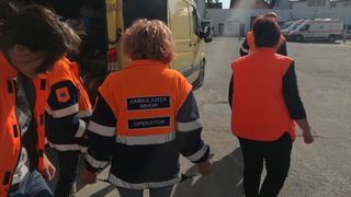 Caz cutremurator in Bihor! Noua copii au fost gasiti de un echipaj al Ambulantei dormind pe o podea, intr-o singura camera