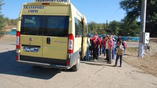 Fetita de 2 ani, uitata mai bine de 7 ore in microbuzul cu care mergea la gradinita