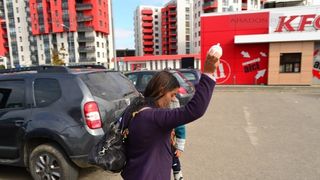 Ce a patit o femeie din Arad dupa ce a refuzat sa ii dea bani unei cersetoare. E ireal ca astfel de lucruri se petrec in Romania anului 2017. Groaznic