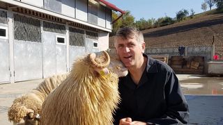 Lovitura dura pentru Cristian Pomohaci! Politistii au ajuns la el acasa - Ce se va intampla cu pamanturile care apartin bisericii din Mosuni