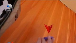 Milioane de romani, pacaliti cu talismane care vindeca prin unde electromagnetice. Oamenii platesc chiar si 600 de lei pentru amuleta-minune