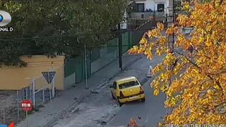 Situatia halucinanta prin care a trecut un sofer de taxi. A reusit sa ramana suspendat la marginea soselei