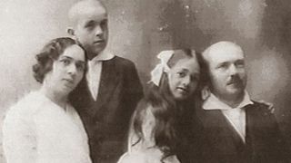 Povestea romanului care a fost ingropat de viu. L-a luat in miez de noapte si l-a aruncat intr-o groapa