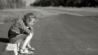 Tentativa de rapire la Bacau! Un barbat a acostat o fetita de clasa a treia pe care a incercat sa o ia fortat „la Bucuresti”