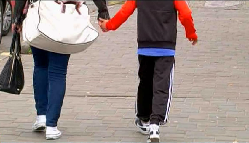 Autoritatile din Bacau sunt in alerta! Un agresor umbla liber pe strazi. O fetita de 9 ani a scapat la limita din mainile lui