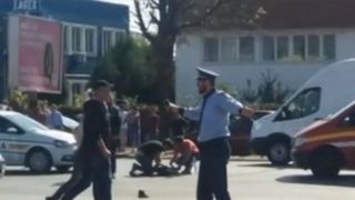 Doi copii, loviti in plin de o masina pe un bulevard din Capitala. Minorii au ajuns la spital