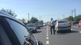 O femeie, accidentata mortal cand traversa DN2. Trecerea de pietoni era semnalizata cu indicatoare, nu si cu "zebra" de pe carosabil, pentru ca se turna un nou asfalt