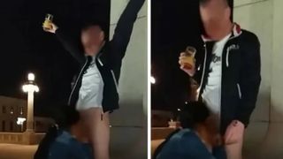 Imagini scandaloase in Oradea! Doi tineri au intretinut relatii intime orale in fata statuii lui Mihai Viteazul!