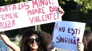 "Cea mai mica lovitura/ Nu e dragoste, e ura!” Sute de oameni au participat la marsul ”impreuna pentru siguranta femeilor”