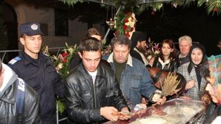 Peste 30.000 de oameni inca sunt la rand la moastele Sfintei Parascheva