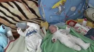 Povestea cvadrupletilor din Iasi care s-au nascuta vara aceasta. Mama lor nu a facut niciun control medical in timpul sarcinii si nu stia ca are patru bebelusi
