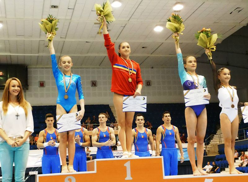 Stefania Orzu, pe vremea cand era campioana (prima din dreapta)