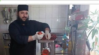 Cum arata camara de la Manastirea Dervent, acolo unde este inmormantat Aurelian Preda! Parintele Efrem a facut pregatiri pentru toata iarna