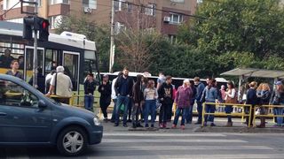 ULTIMA ORA! Un tramvai a lovit un tanar care asculta muzica la casti, in zona Lujerului! Circulatia tramvaielor 41 a fost paralizata aproape o ora!