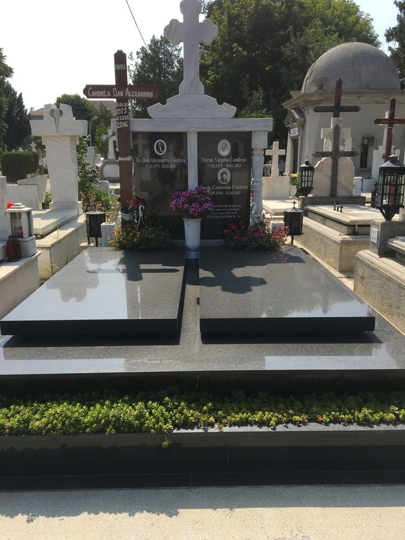 Asa arata locul de veci al familiei Condrea
