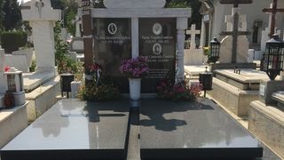 Asa arata locul de veci al familiei Condrea