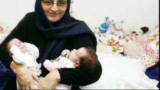 Unde lucreaza stareta care a nascut gemeni dupa ce a fost exclusa din Biserica. Nu-si doreste un partener