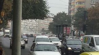 Microbuz, in flacari pe soseaua Stefan cel Mare din Bucuresti! Pompierii au intervenit de urgenta