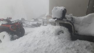 Iarna in toata regula in Romania. Ninge viscolit, iar zapada depaseste jumatate de metru