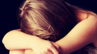 Un barbat din Iasi a mers la notariat si a acceptat sa-si vanda fiica! A incasat banii, stiind ca fata va lucra intr-un bordel! Iata ce a facut cu banii!