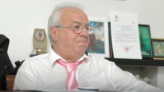 Incredibil, Alexandru Arsinel a revenit pe scena la cateva zile de la externare. Actorul a fost aplaudat minute in sir intr-un spectacol la Teatrul Constantin Tanase