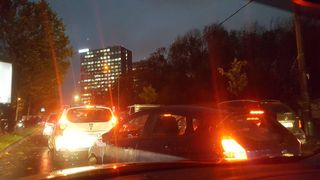 Ploaia a facut prapad in unele zone ale Capitalei. Strazile au fost transformate in adevarate "piscine"